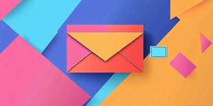 多彩背景上的折纸信封