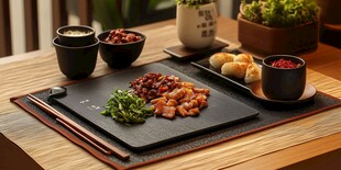 中式美味佳肴摆放在桌前