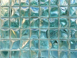 蓝绿色玻璃马赛克墙面