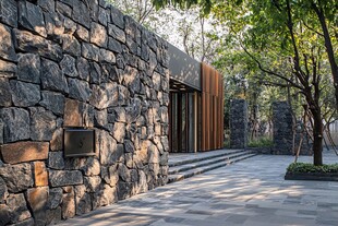 石砌建筑与自然景观融合