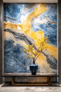 蓝黄大理石墙前雅致盆栽