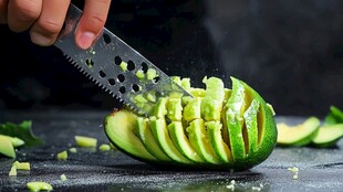 手切牛油果特写