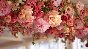 浪漫粉色花卉吊顶装饰