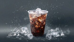 冰爽可乐 冰块飞溅瞬间