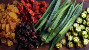 多样干货与鲜蔬的组合