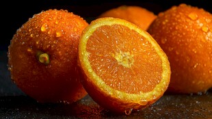 新鲜多汁的橙子