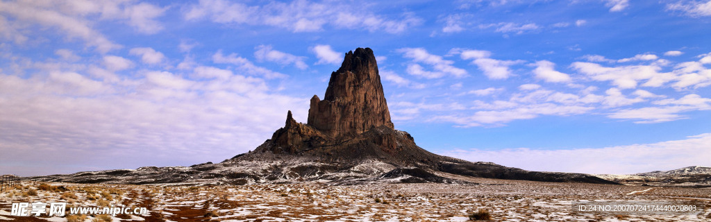 高高耸立的岩石
