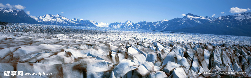 广袤的雪山冰川