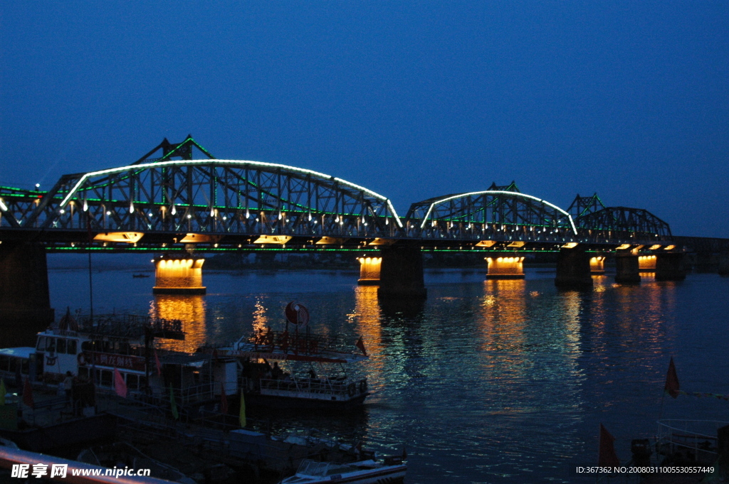 丹东鸭绿江大桥夜景