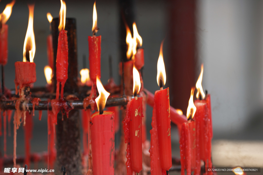 寒山寺的红蜡烛