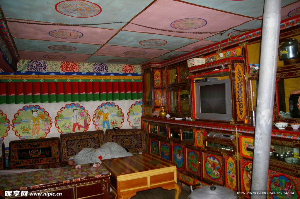 藏民房内