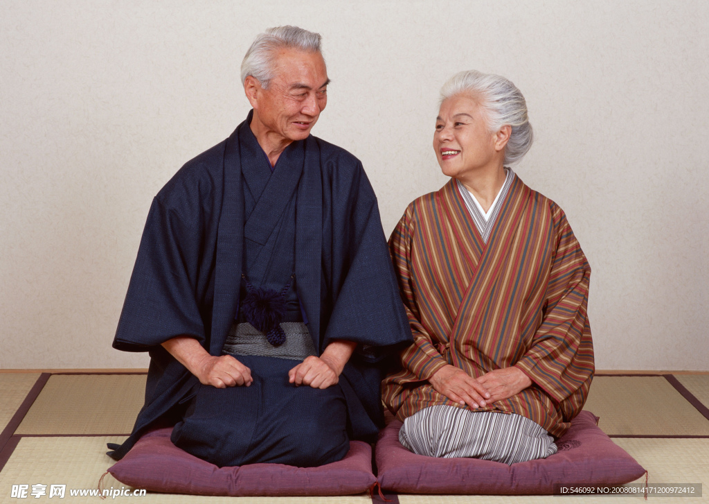 金婚打坐休闲图