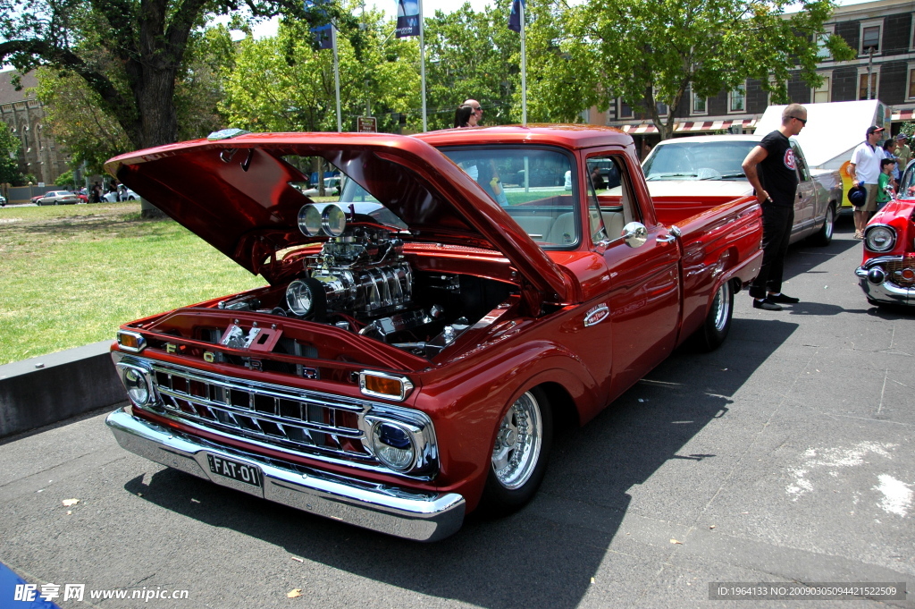 复古小货车 引擎超酷的