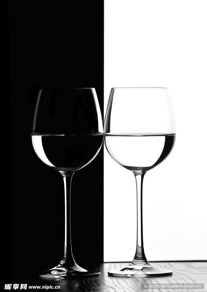 黑白酒杯