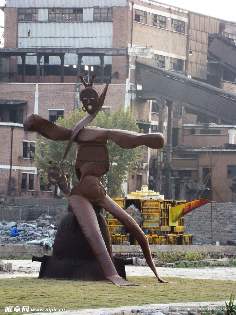 钢雕 风气裙欲舞