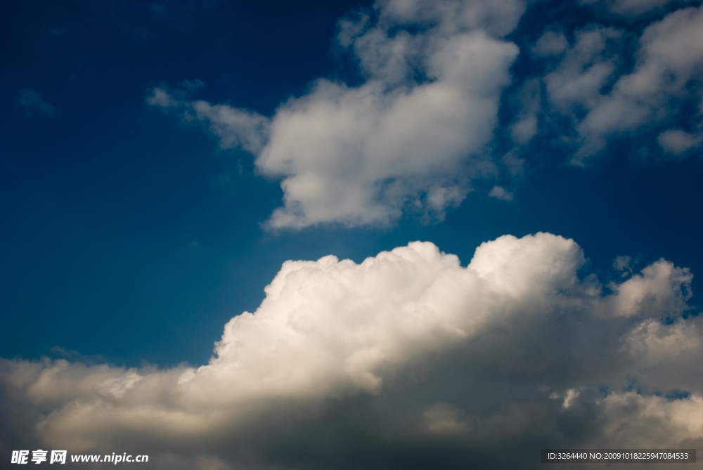 有云的天空