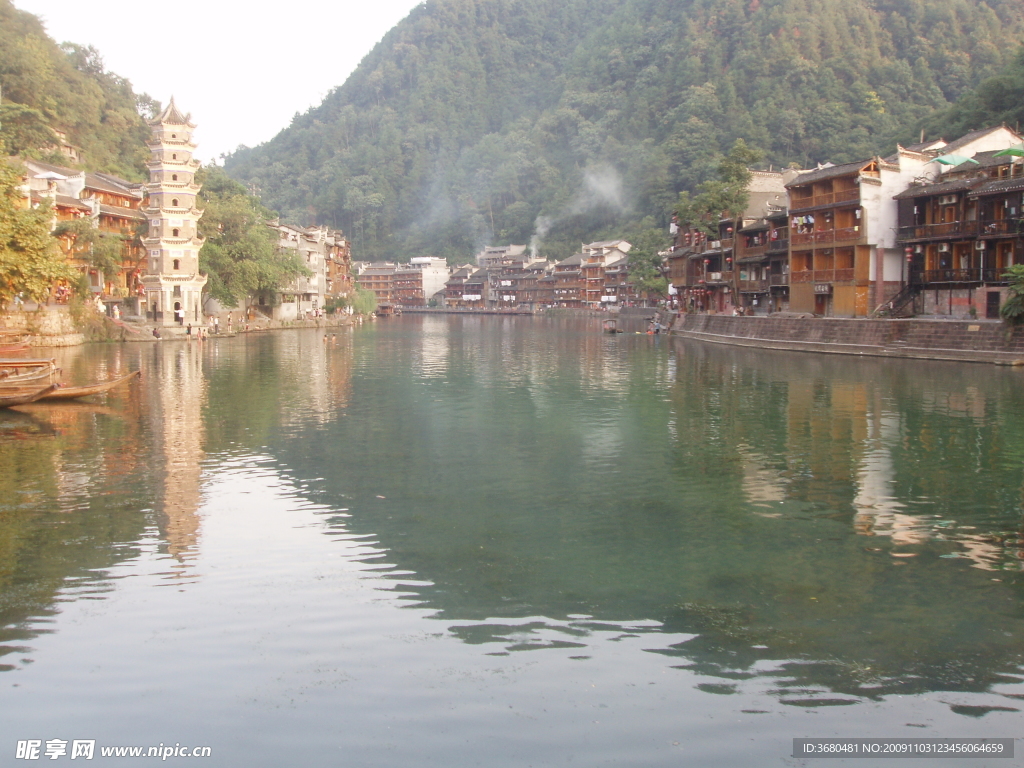 湖南凤凰古城 沱江风光