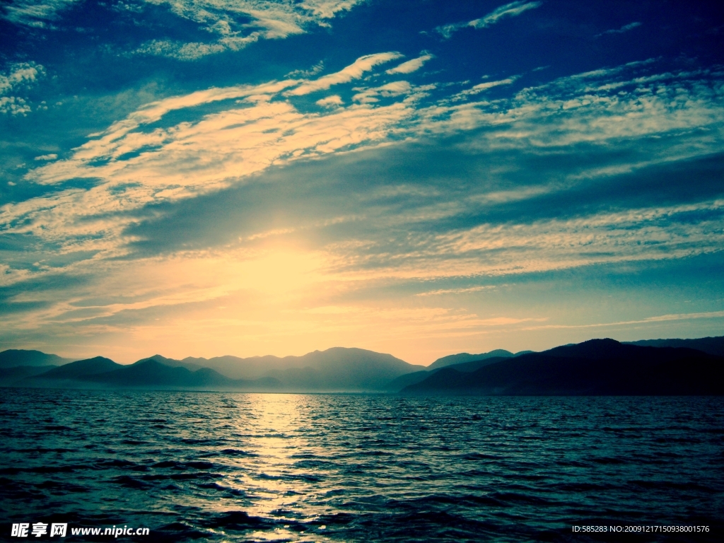 云南印象（泸沽湖的日出）