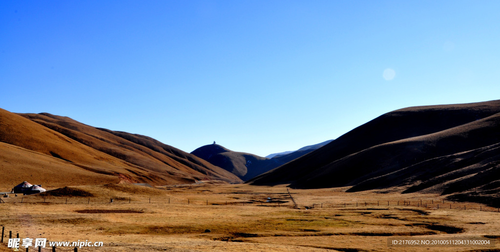 冬季干涸的海子