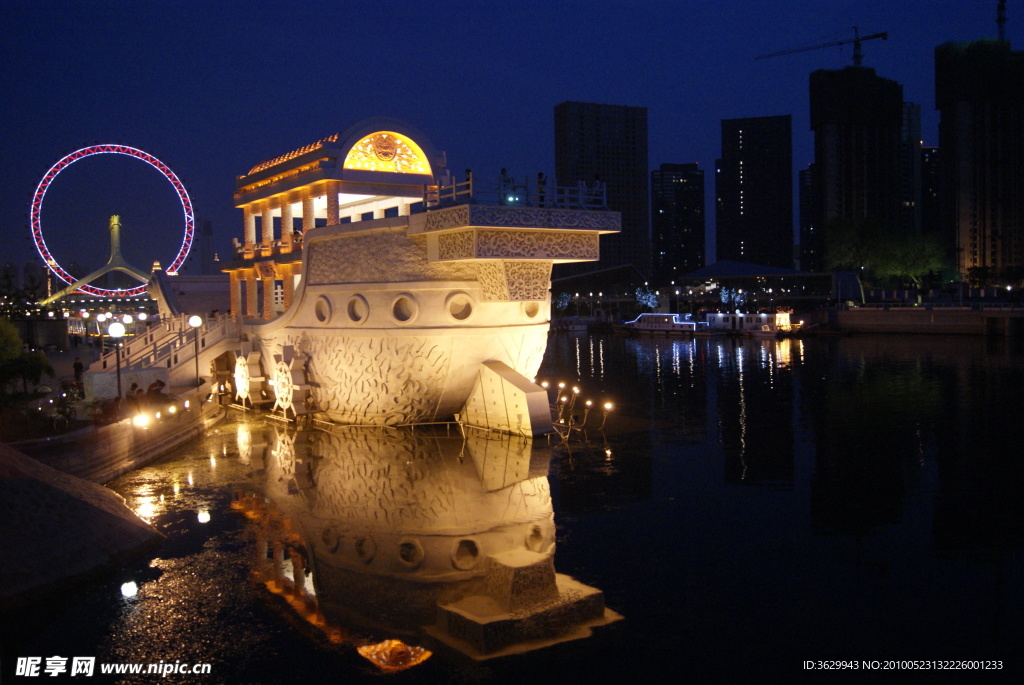 金色倒影蓝色天河