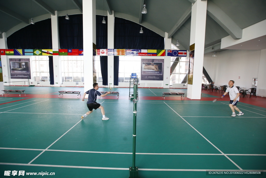 室内羽毛球场