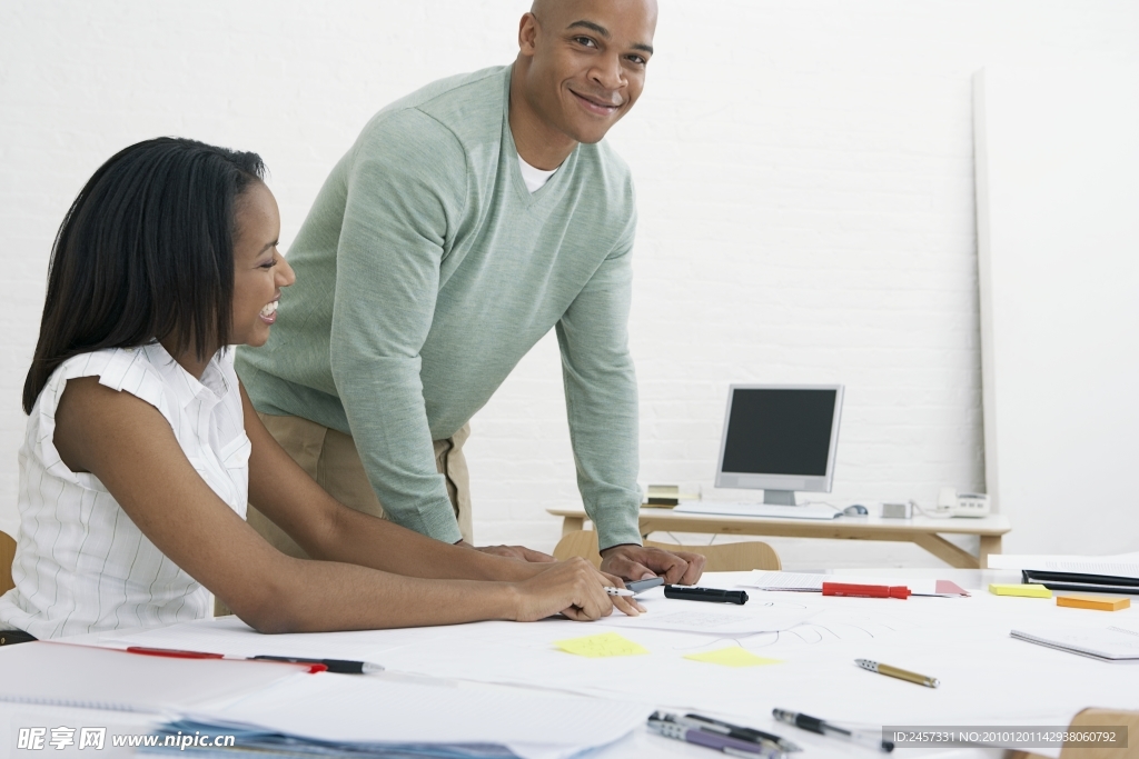 一起工作的幸福夫妻