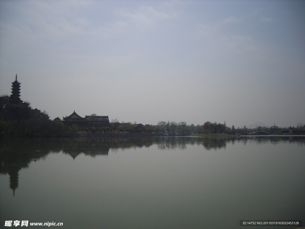 水中的金山寺