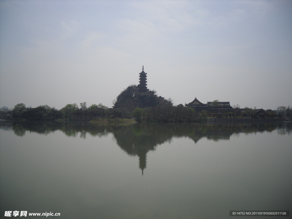 独守倒立中的金山寺