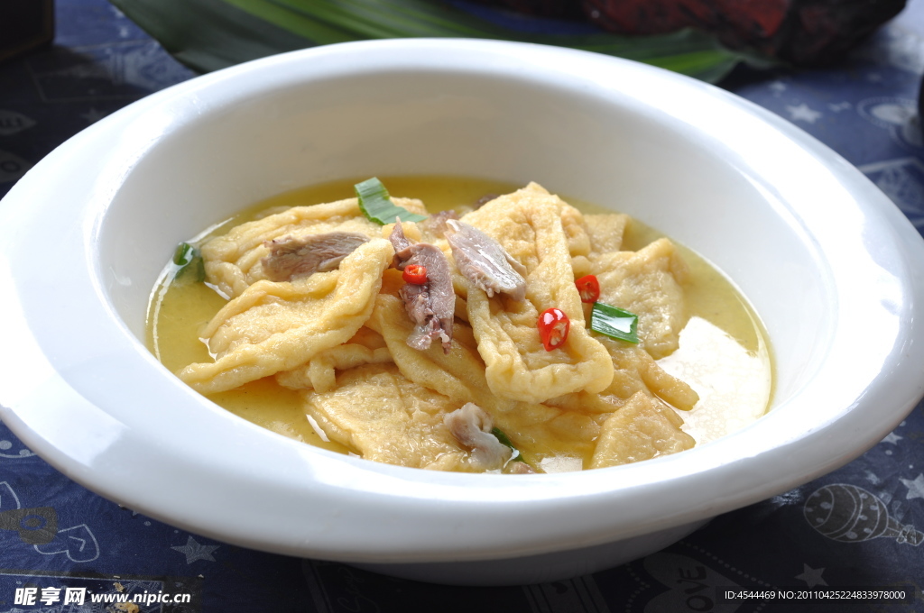 油豆腐焖拆骨肉