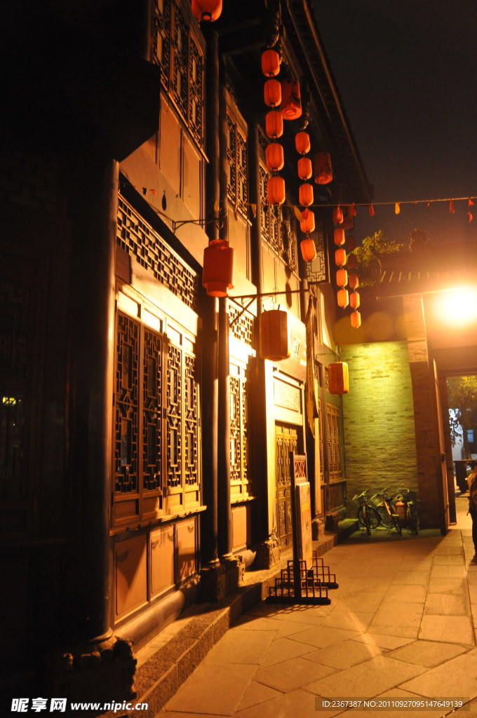 成都锦鲤风情街夜景