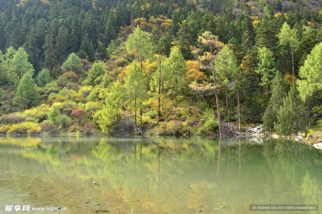 青山绿湖湖水山水