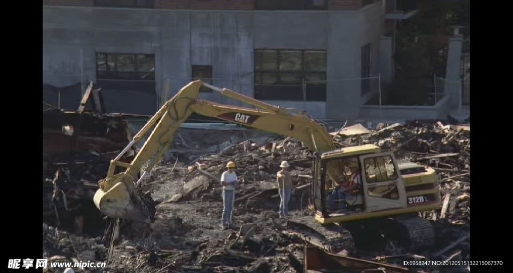 建筑工地挖土机