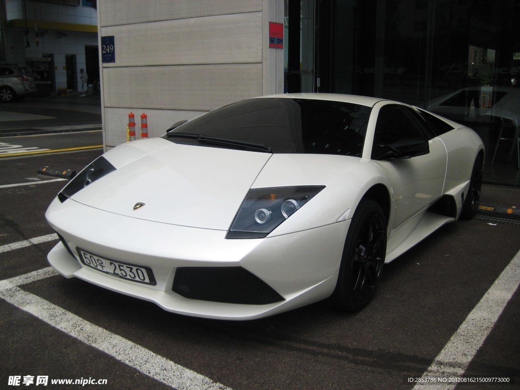 白色兰博基尼