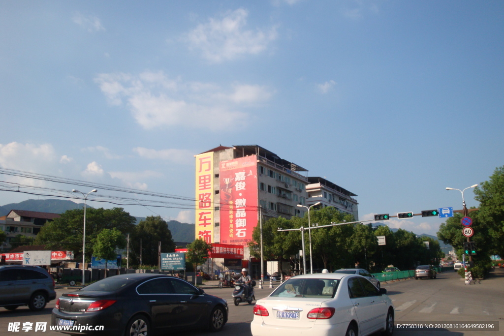 城市一角之蔚蓝天空