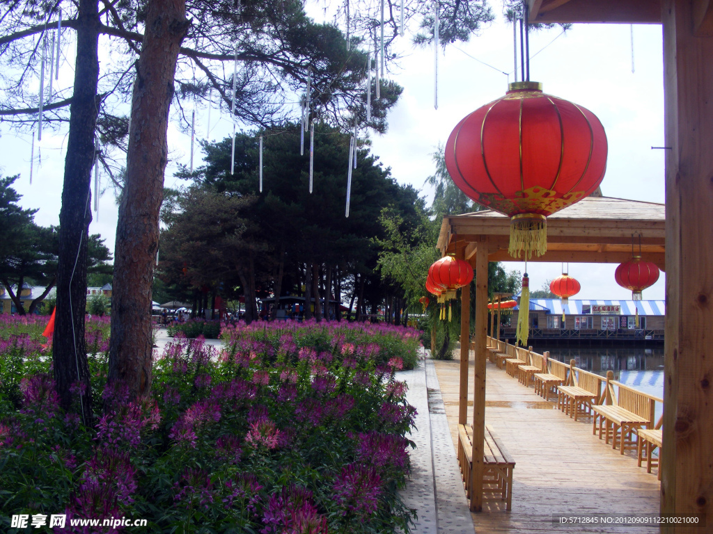 大红灯笼吉祥图