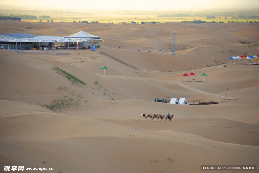 响沙湾旅游区仙沙岛游乐区和驼队