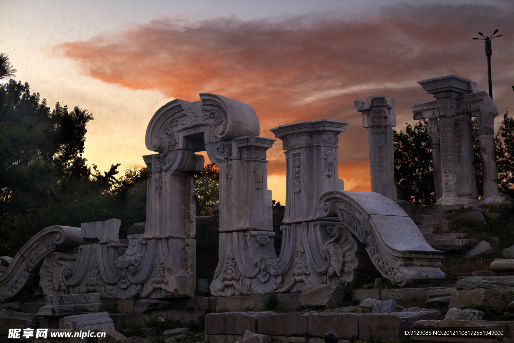 圆明园大水法残迹黄昏