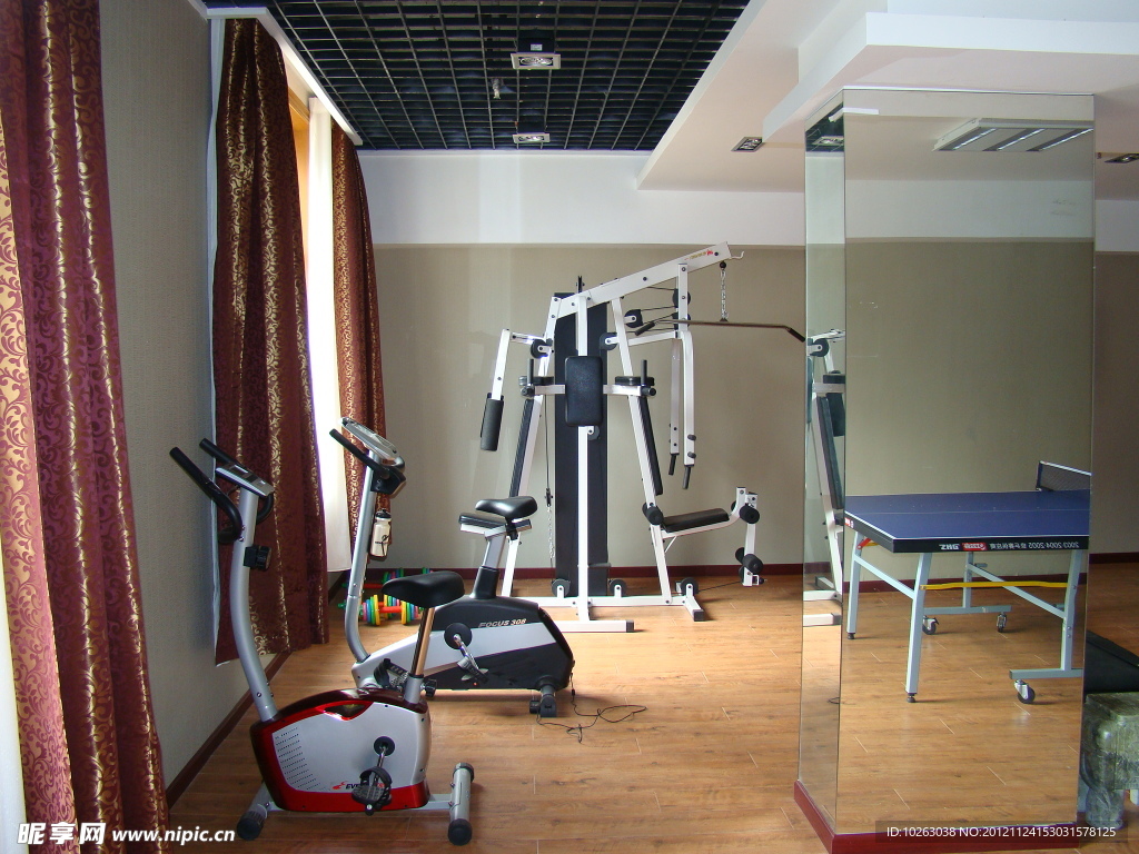 健身房装潢摄影