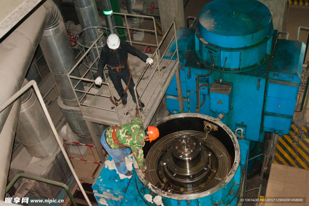 电厂凝结水泵电机检修现场