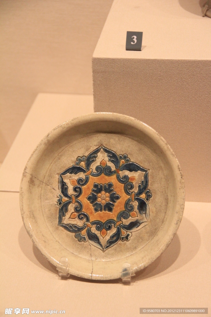 刻画瓷盘