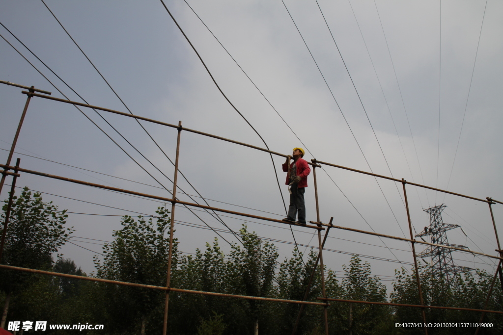 电力线路跨越架