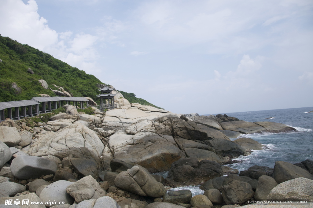 海南蜈支洲岛海边小径长廊