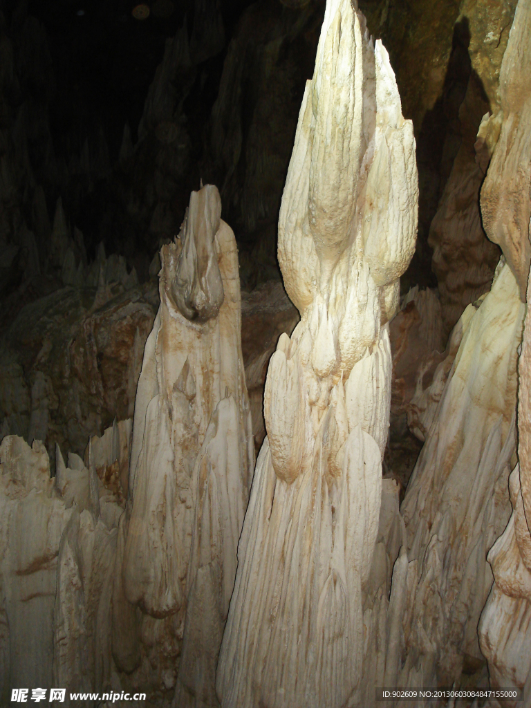 溶洞钟乳石
