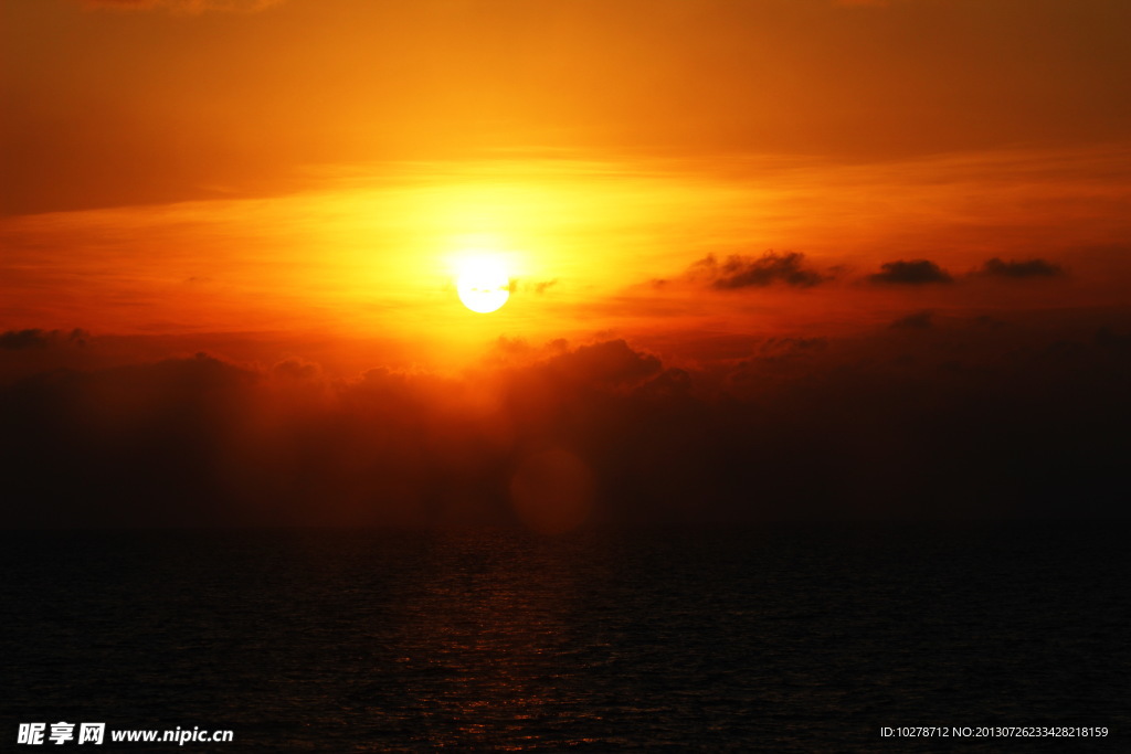 海上落日
