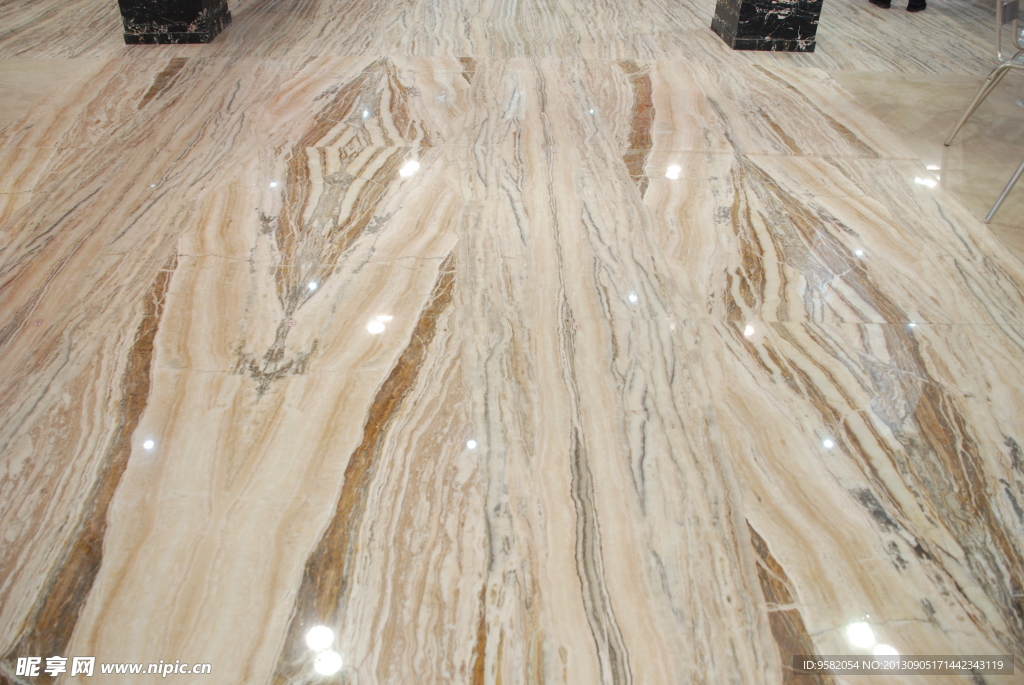 金丝洞石大理石地面