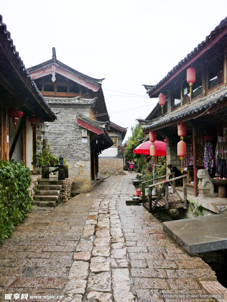 丽江靑街吊脚楼