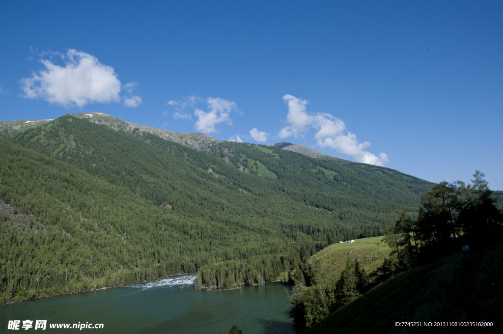蓝天山峰山峦山巅