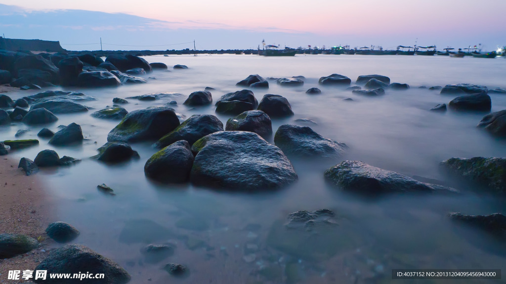 硇洲岛黑石滩日出美景