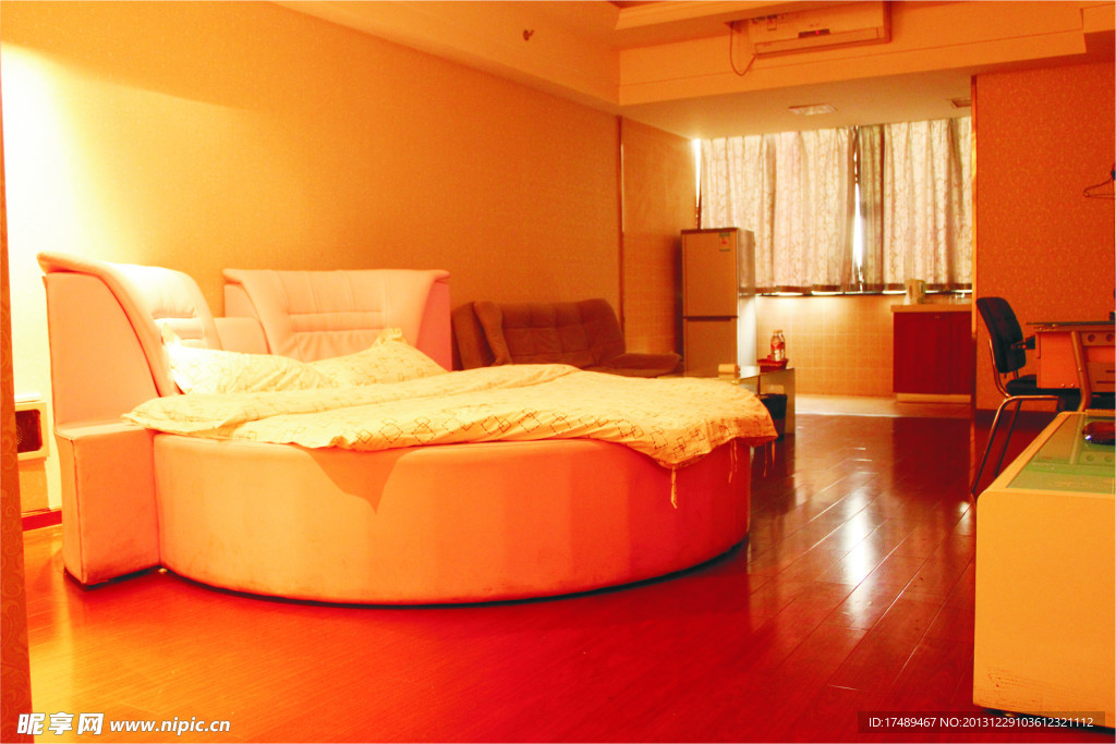 浪漫圆床房 酒店