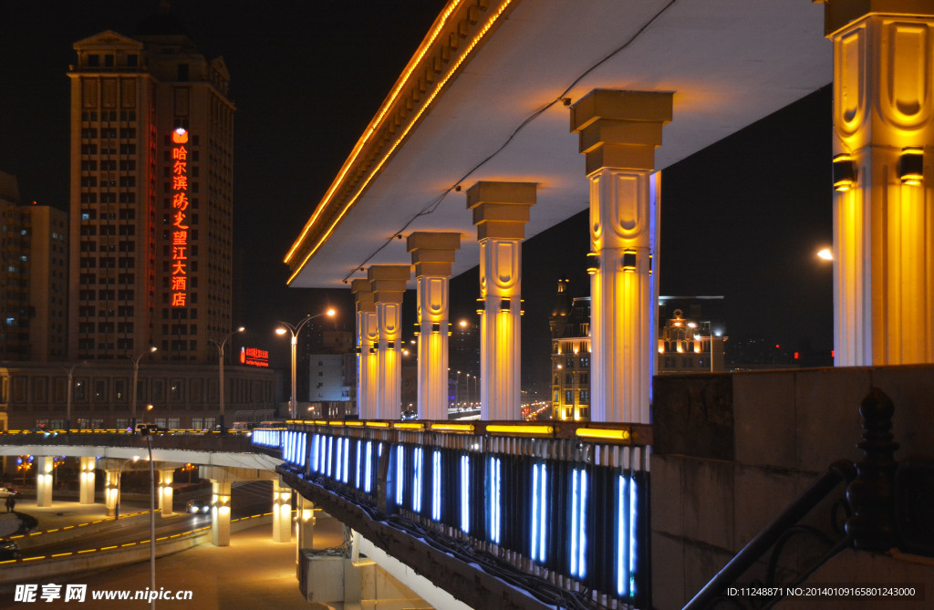 桥头夜景